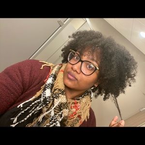 Meet your Posher, Nyrasia